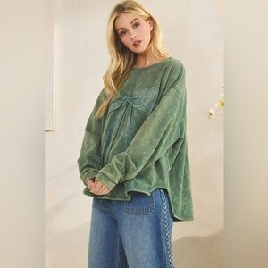 NWT Sage & Fig Green Women's Sweatshirt with Bow Detail